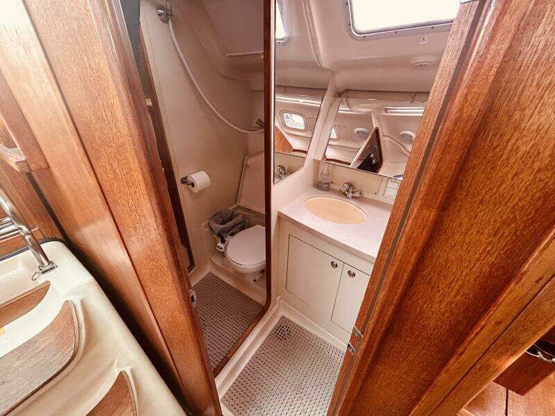 Happy Ours 38ft Hunter Yacht For Sale