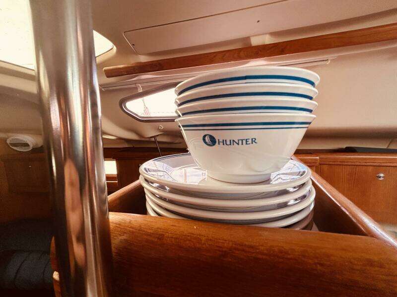 Happy Ours 38ft Hunter Yacht For Sale