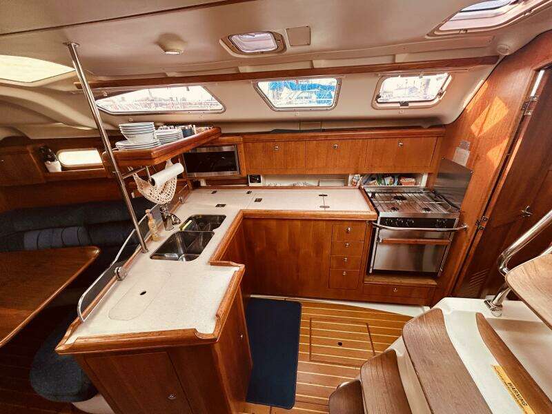 Happy Ours 38ft Hunter Yacht For Sale