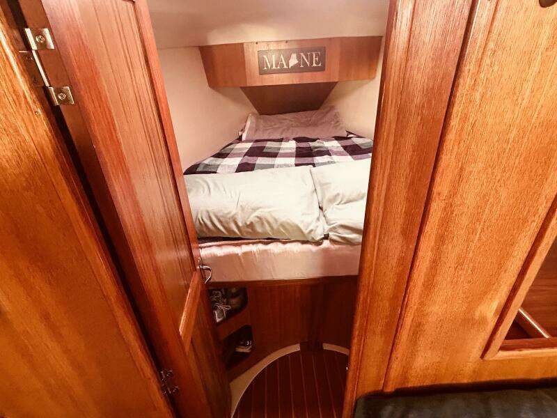 Happy Ours 38ft Hunter Yacht For Sale