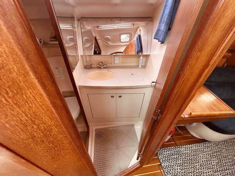 Happy Ours 38ft Hunter Yacht For Sale