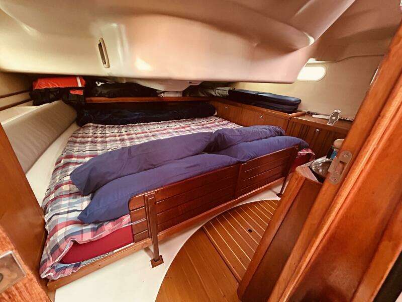 Happy Ours 38ft Hunter Yacht For Sale