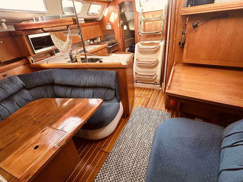 Happy Ours 38ft Hunter Yacht For Sale