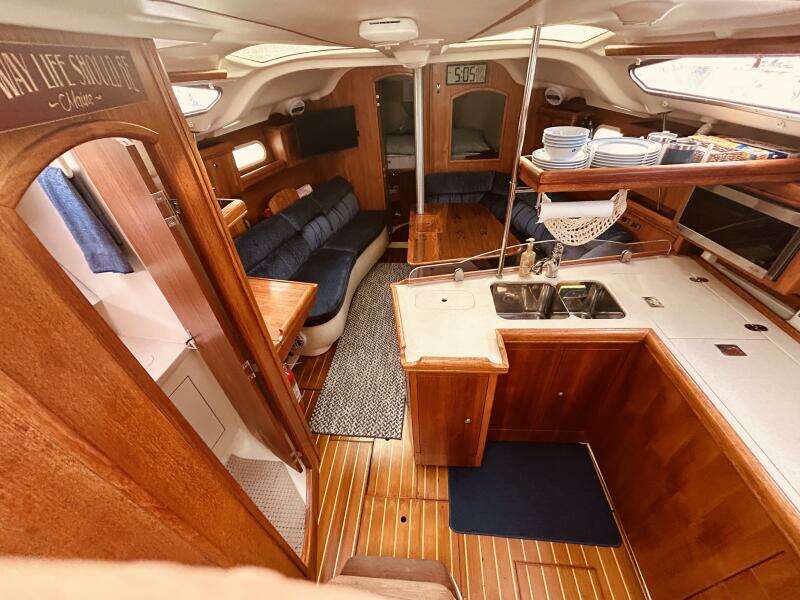 Happy Ours 38ft Hunter Yacht For Sale