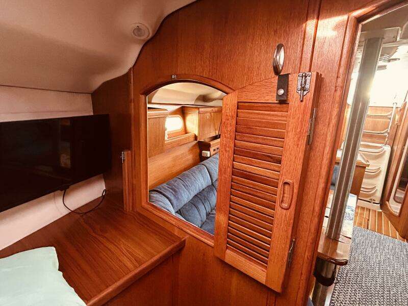 Happy Ours 38ft Hunter Yacht For Sale