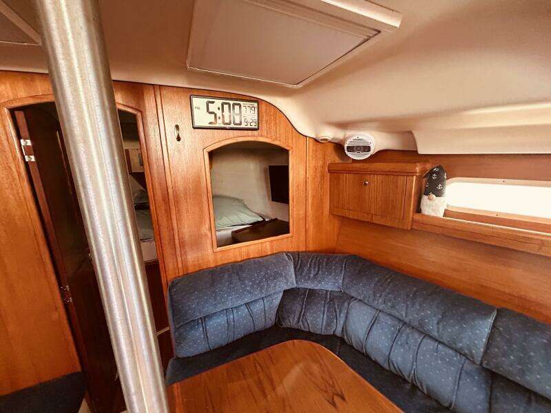 Happy Ours 38ft Hunter Yacht For Sale