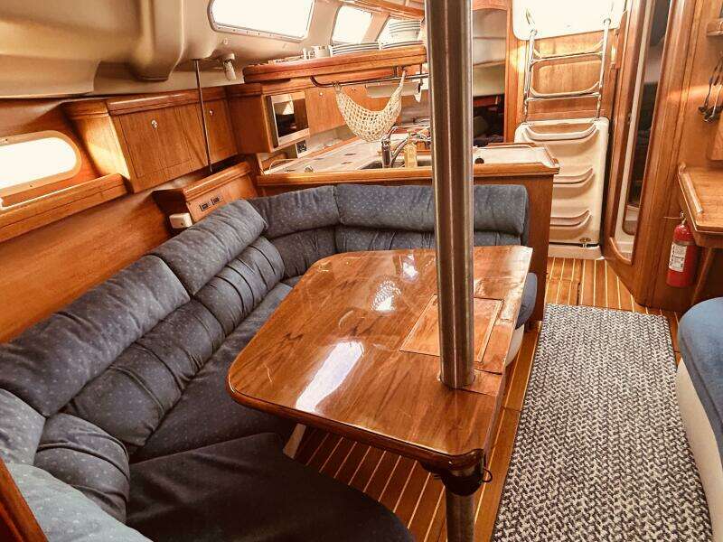 Happy Ours 38ft Hunter Yacht For Sale