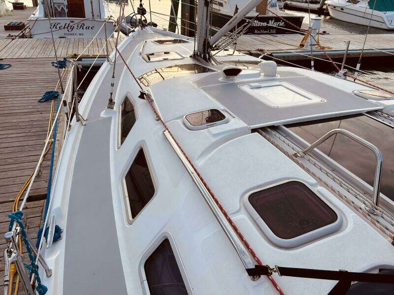 Happy Ours 38ft Hunter Yacht For Sale