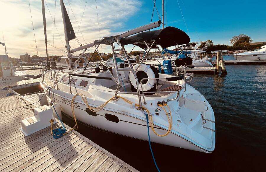 Happy Ours 38ft Hunter Yacht For Sale