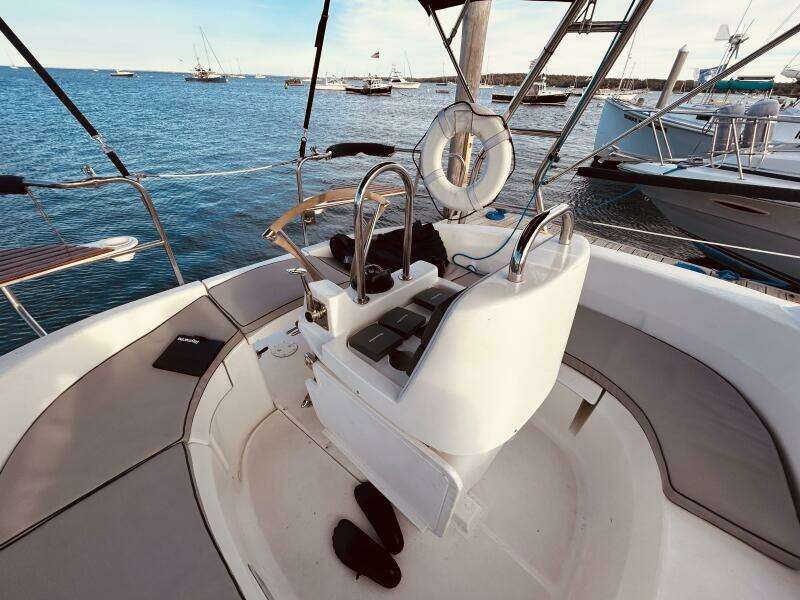 Happy Ours 38ft Hunter Yacht For Sale