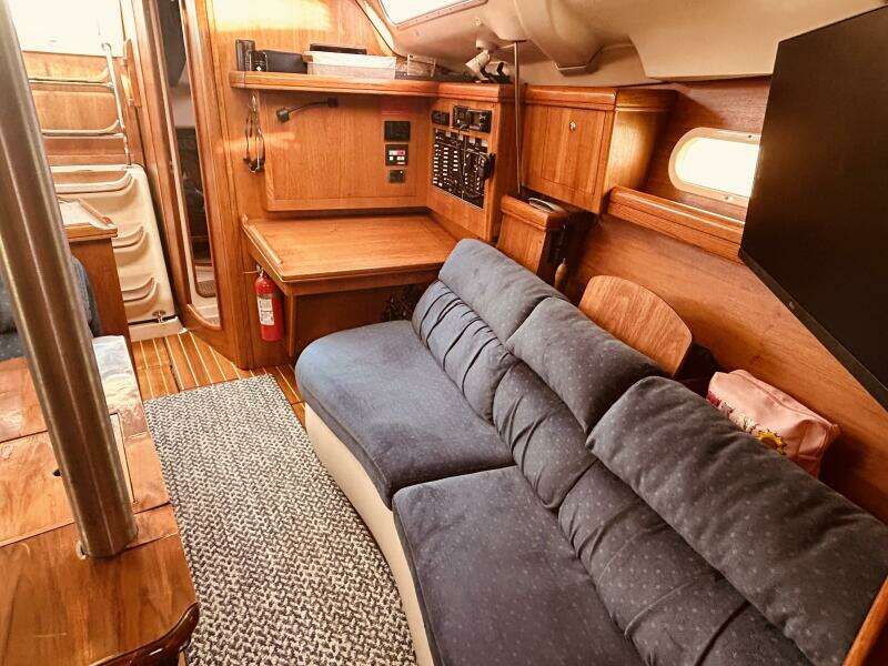 Happy Ours 38ft Hunter Yacht For Sale
