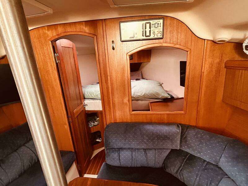 Happy Ours 38ft Hunter Yacht For Sale