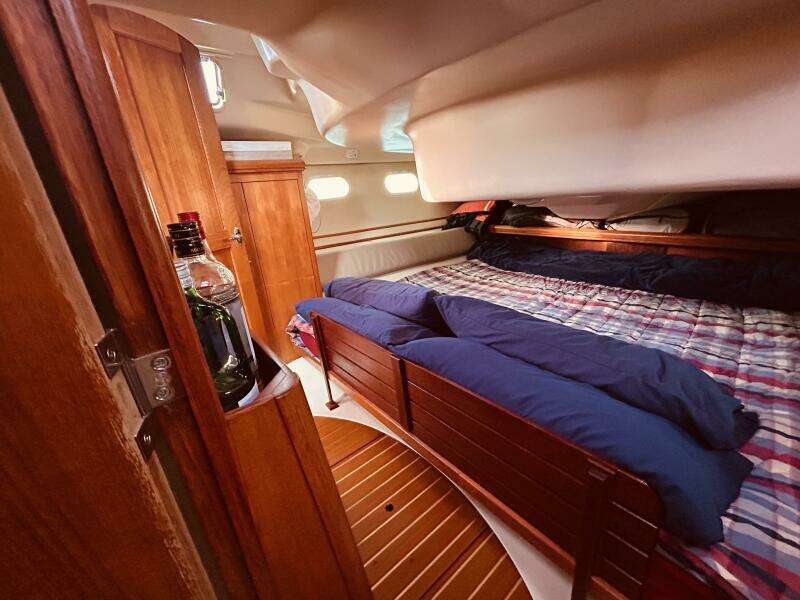 Happy Ours 38ft Hunter Yacht For Sale
