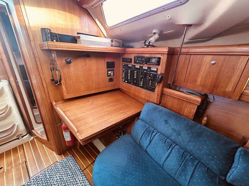 Happy Ours 38ft Hunter Yacht For Sale