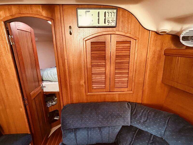 Happy Ours 38ft Hunter Yacht For Sale