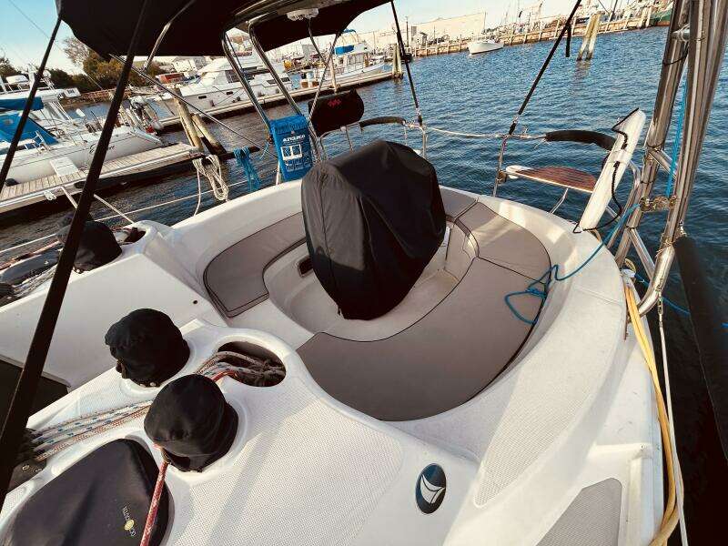 Happy Ours 38ft Hunter Yacht For Sale