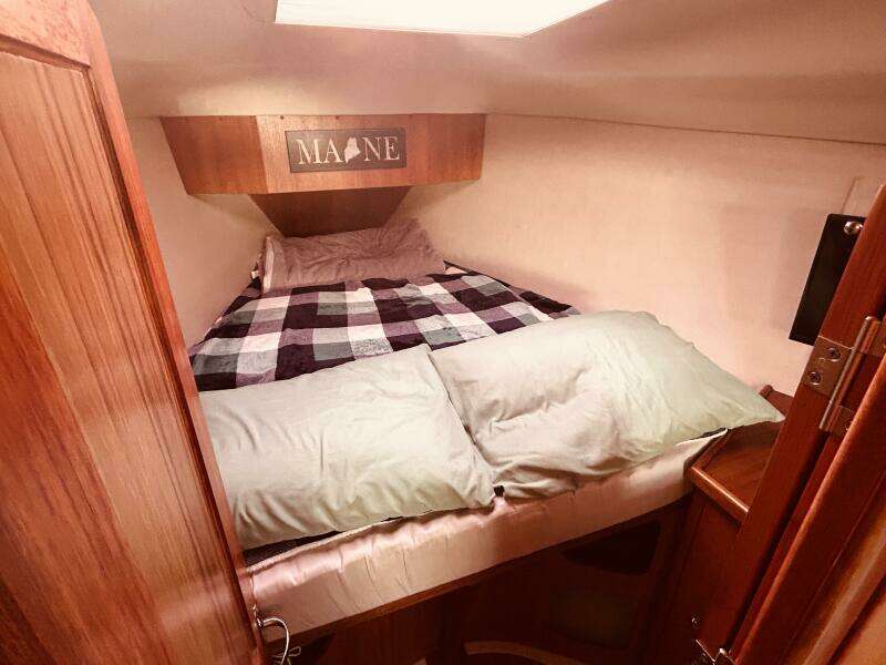 Happy Ours 38ft Hunter Yacht For Sale