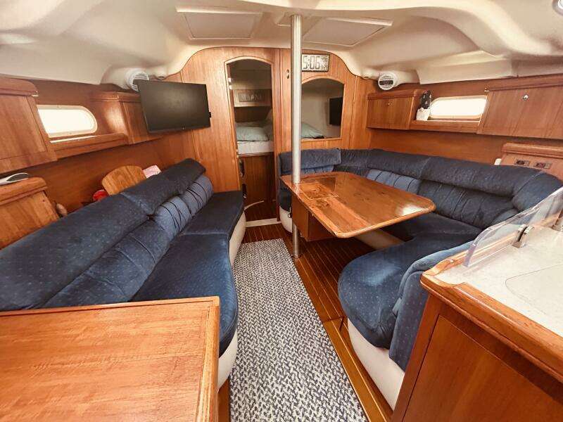 Happy Ours 38ft Hunter Yacht For Sale