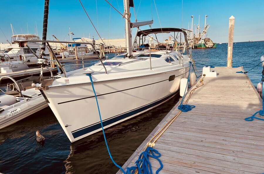 Happy Ours 38ft Hunter Yacht For Sale