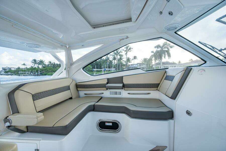 36ft Pursuit Yacht For Sale