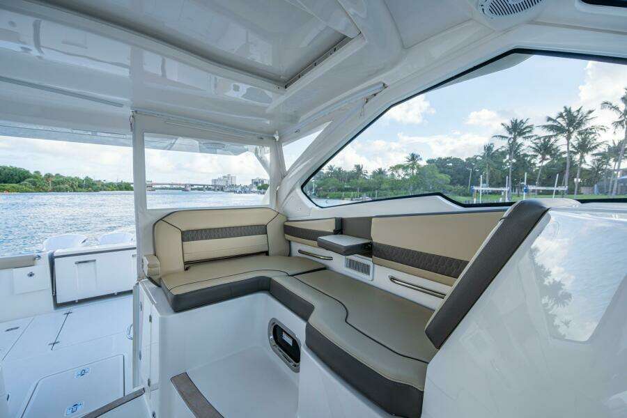 36ft Pursuit Yacht For Sale