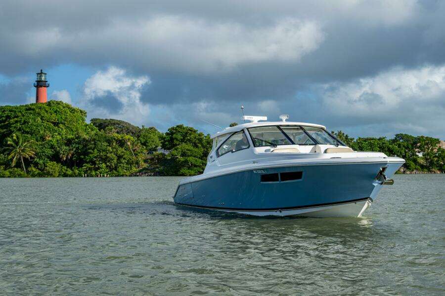 36ft Pursuit Yacht For Sale