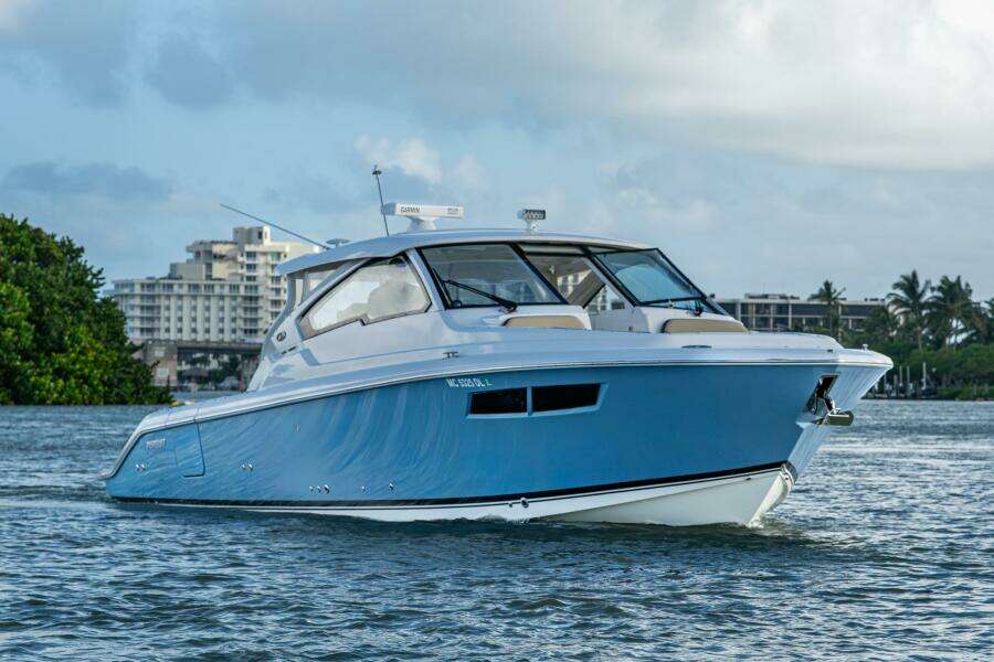 36ft Pursuit Yacht For Sale