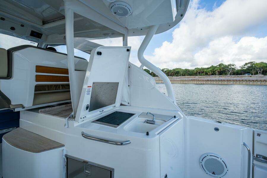 36ft Pursuit Yacht For Sale