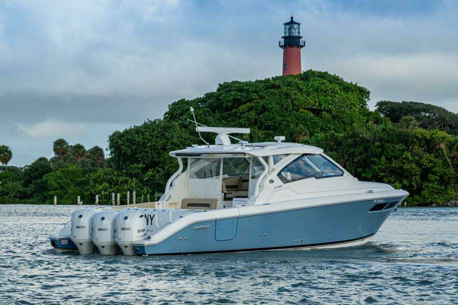 36ft Pursuit Yacht For Sale