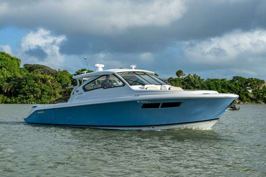 36ft Pursuit Yacht For Sale