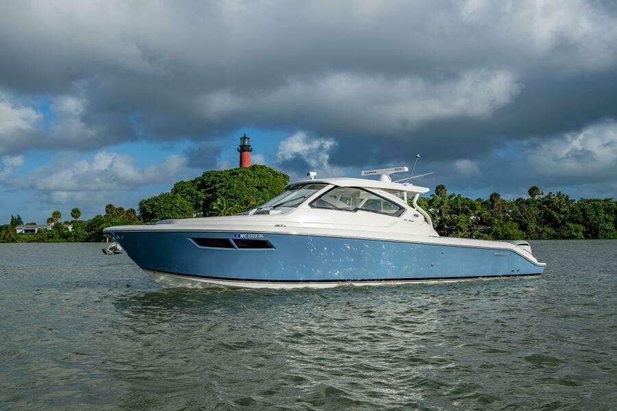 36ft Pursuit Yacht For Sale