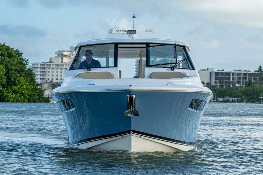 36ft Pursuit Yacht For Sale
