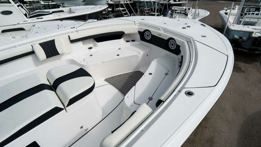 320 CC Adventure 32ft Tidewater Yacht For Sale