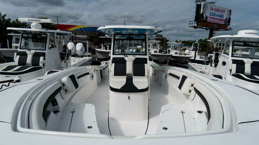 320 CC Adventure 32ft Tidewater Yacht For Sale