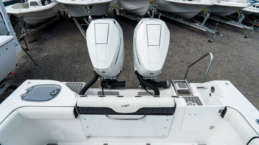 320 CC Adventure 32ft Tidewater Yacht For Sale