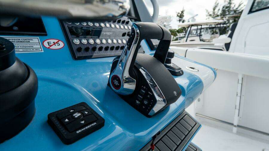 320 CC Adventure 32ft Tidewater Yacht For Sale