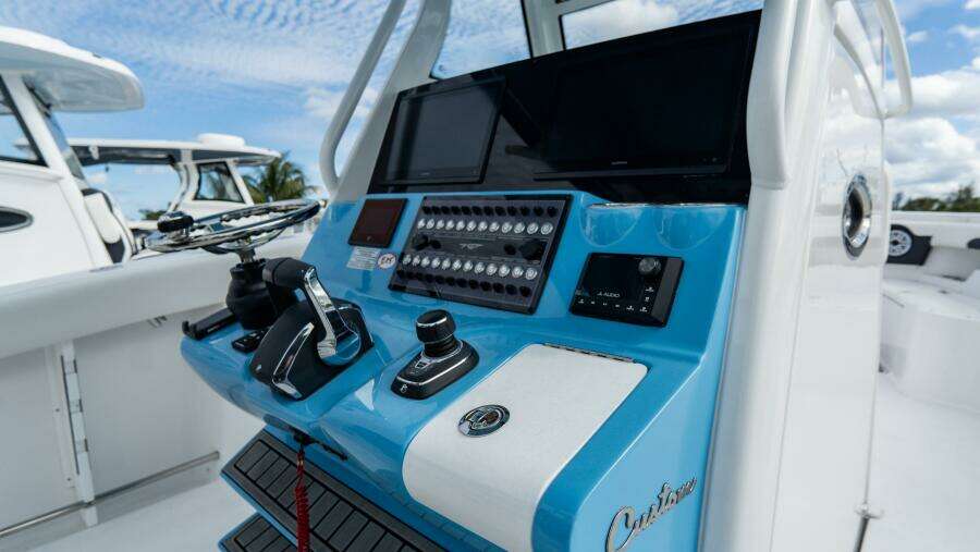 320 CC Adventure 32ft Tidewater Yacht For Sale