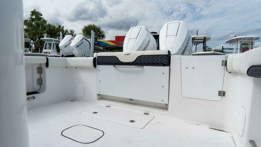 320 CC Adventure 32ft Tidewater Yacht For Sale