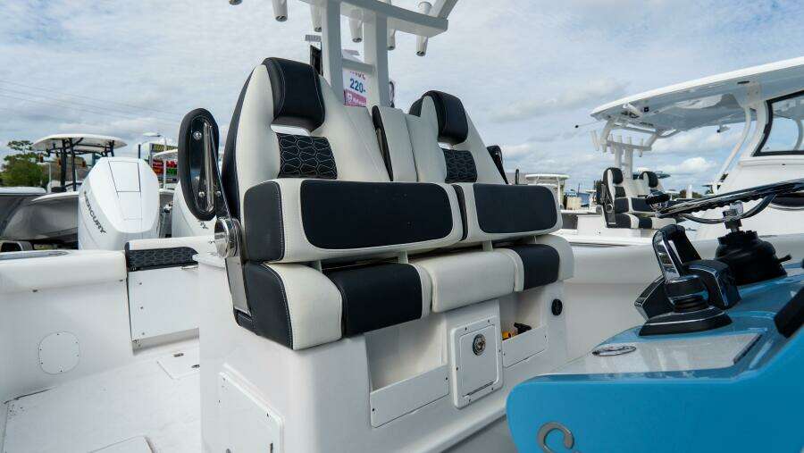 320 CC Adventure 32ft Tidewater Yacht For Sale
