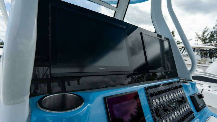 320 CC Adventure 32ft Tidewater Yacht For Sale