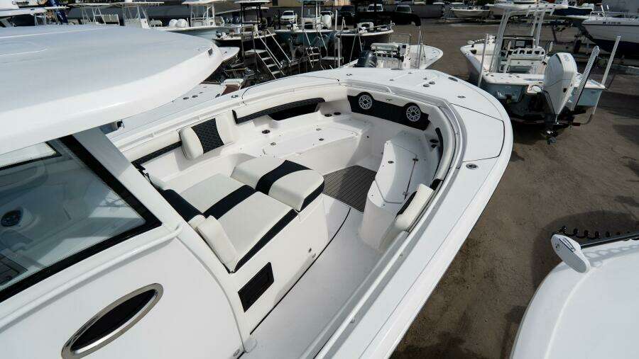 320 CC Adventure 32ft Tidewater Yacht For Sale