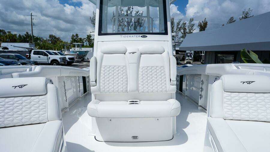 282 CC Adventure 28ft Tidewater Yacht For Sale