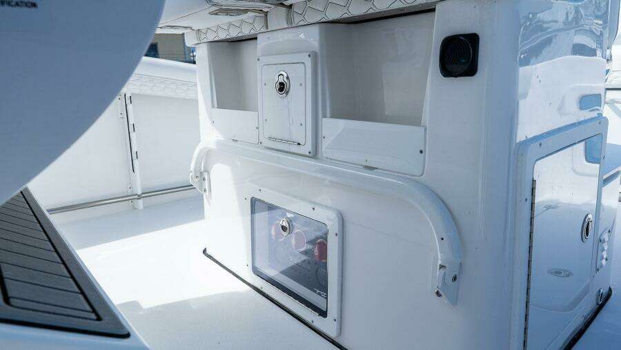 282 CC Adventure 28ft Tidewater Yacht For Sale