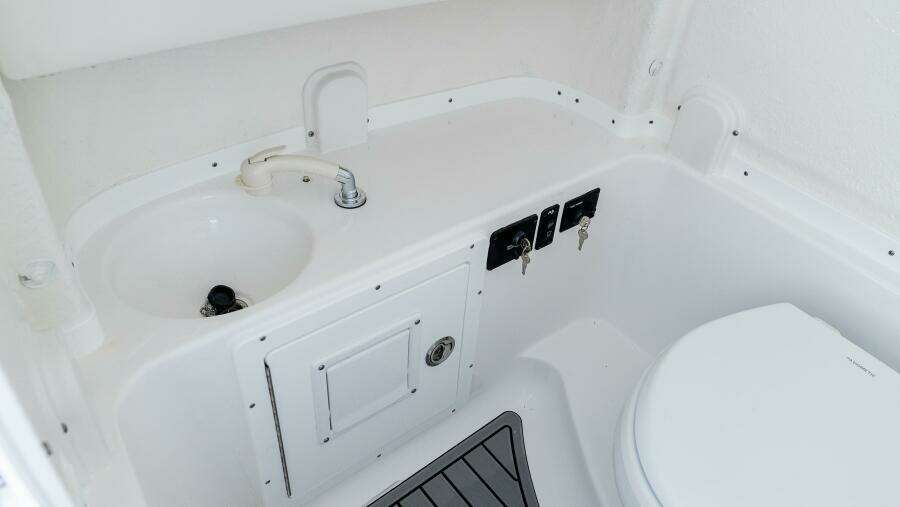 282 CC Adventure 28ft Tidewater Yacht For Sale