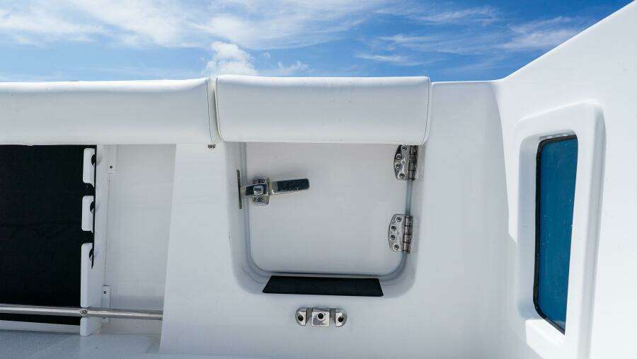 282 CC Adventure 28ft Tidewater Yacht For Sale