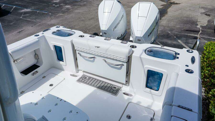282 CC Adventure 28ft Tidewater Yacht For Sale