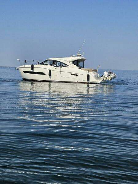 37ft Carver Yacht For Sale