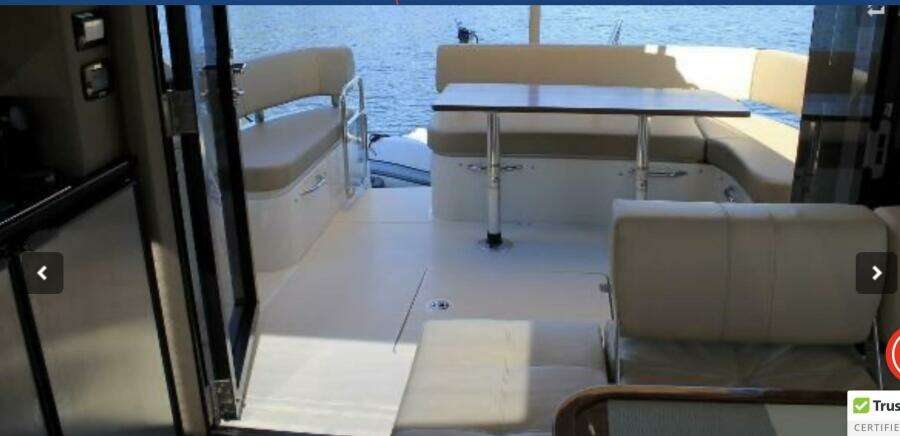 37ft Carver Yacht For Sale
