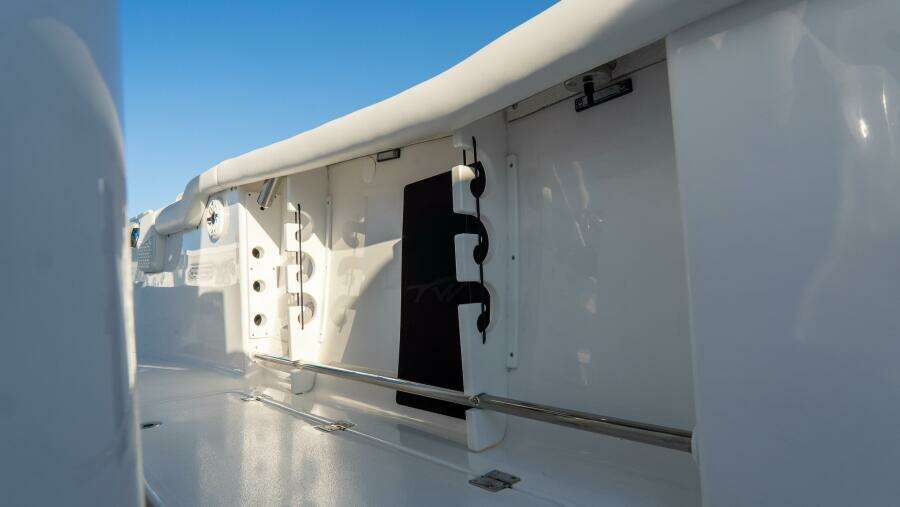 272 CC Adventure 27ft Tidewater Yacht For Sale