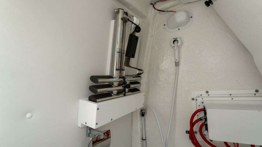 272 CC Adventure 27ft Tidewater Yacht For Sale